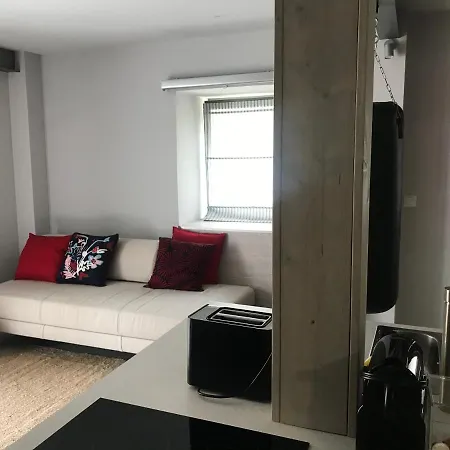 Διαμέρισμα Zimo Taliandoeroegdi Mozihaz *