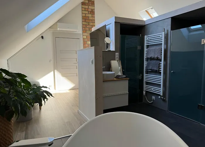 דירה Zimo Taliandoeroegdi Mozihaz *